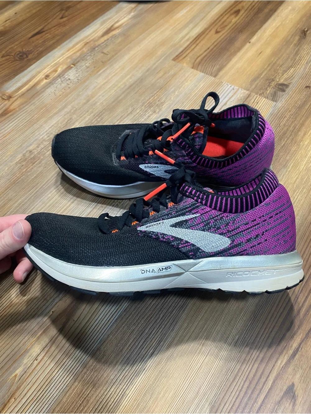 Brooks Ricochet Shoes - Picture 2 of 9